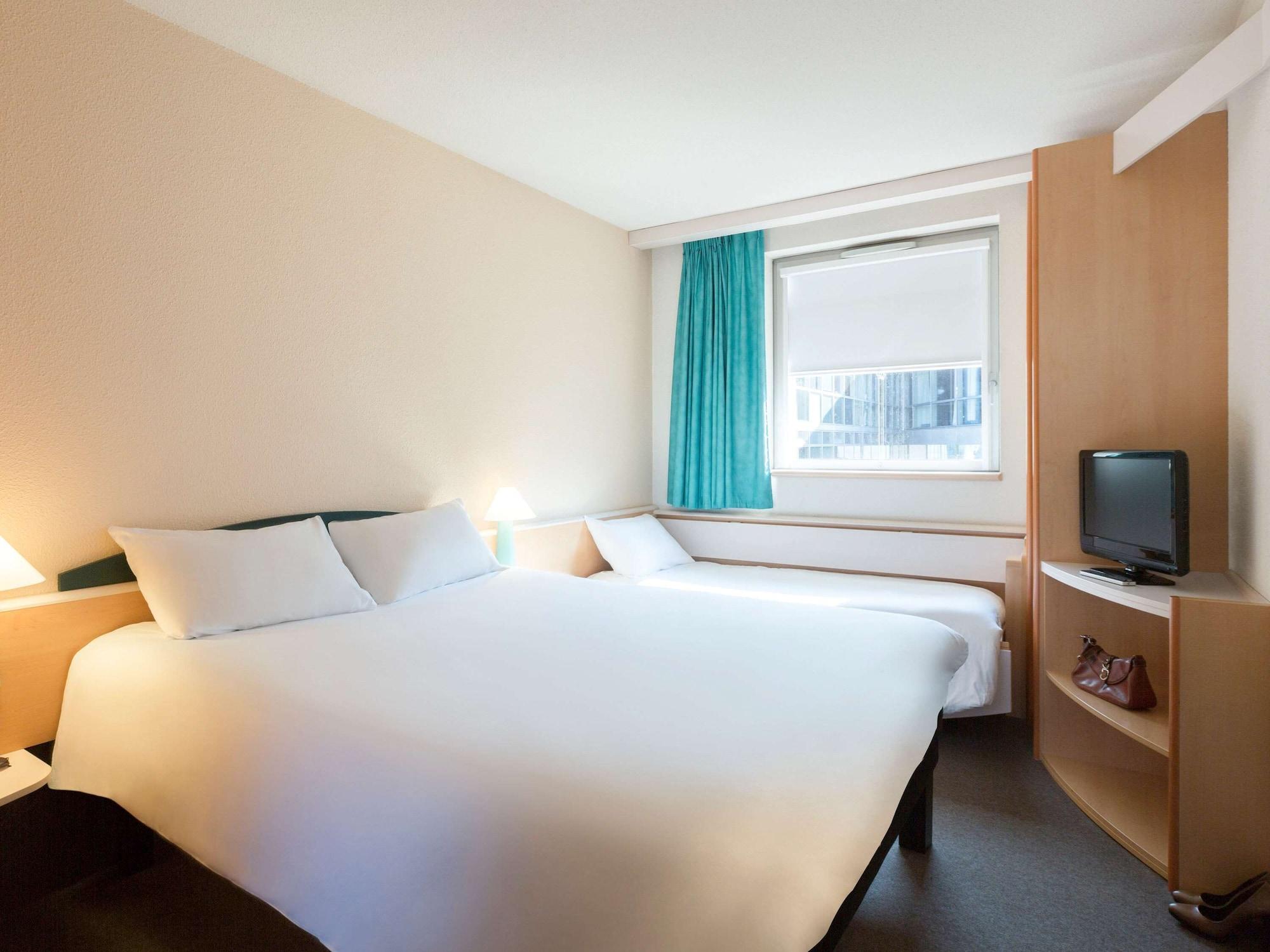 Ibis Lyon Est Bron Hotel Ngoại thất bức ảnh