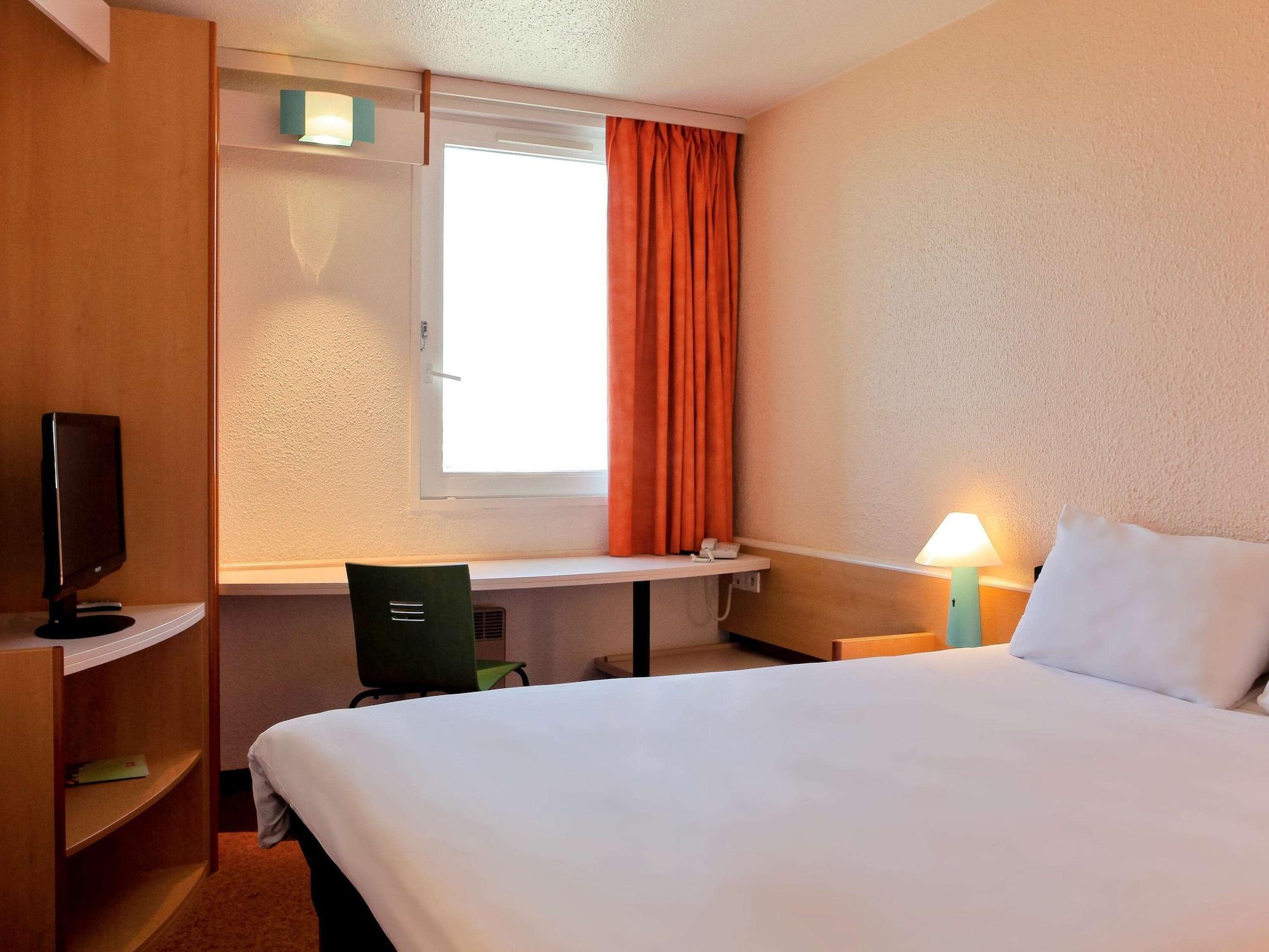 Ibis Lyon Est Bron Hotel Ngoại thất bức ảnh