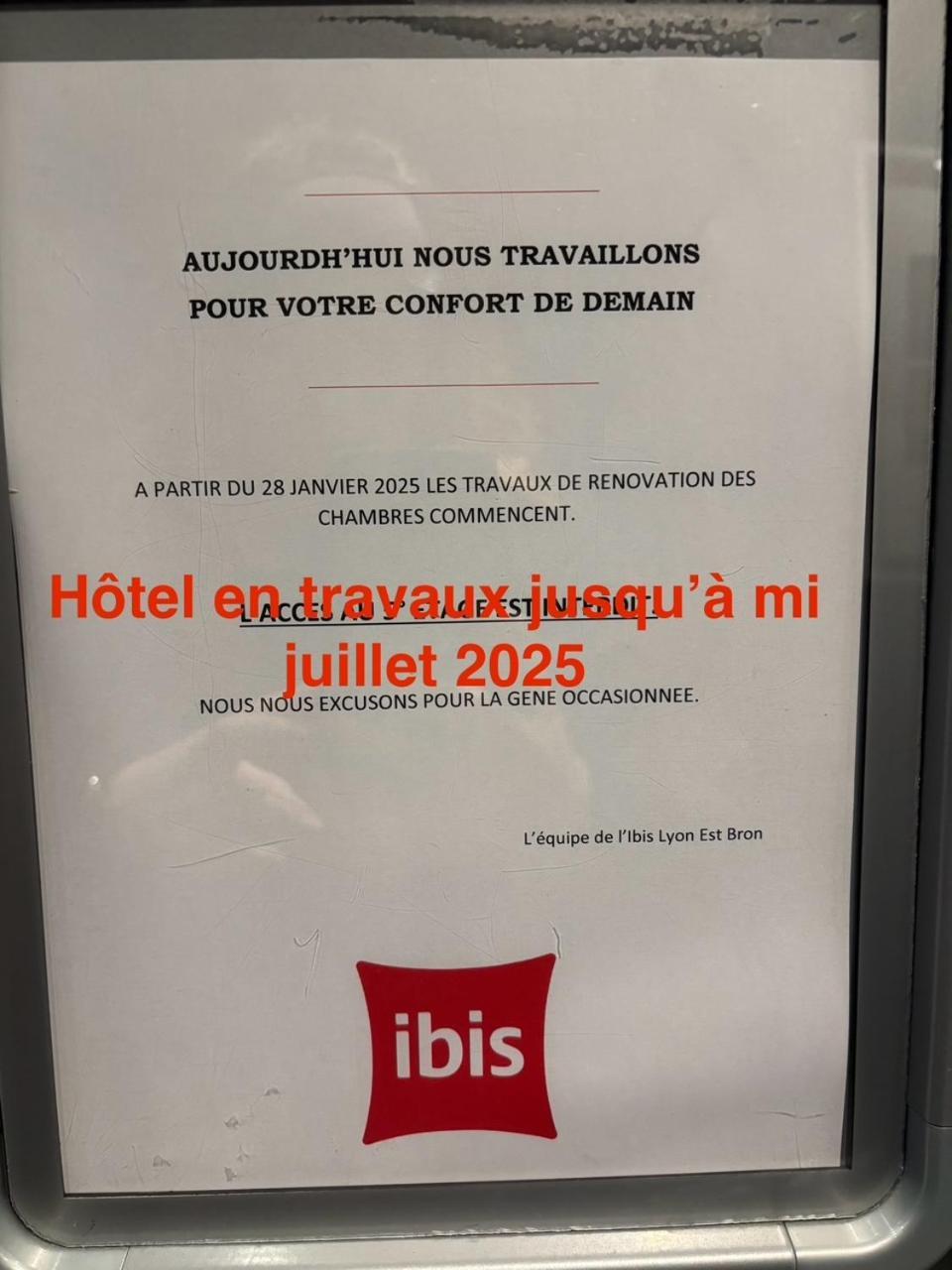 Ibis Lyon Est Bron Hotel Ngoại thất bức ảnh