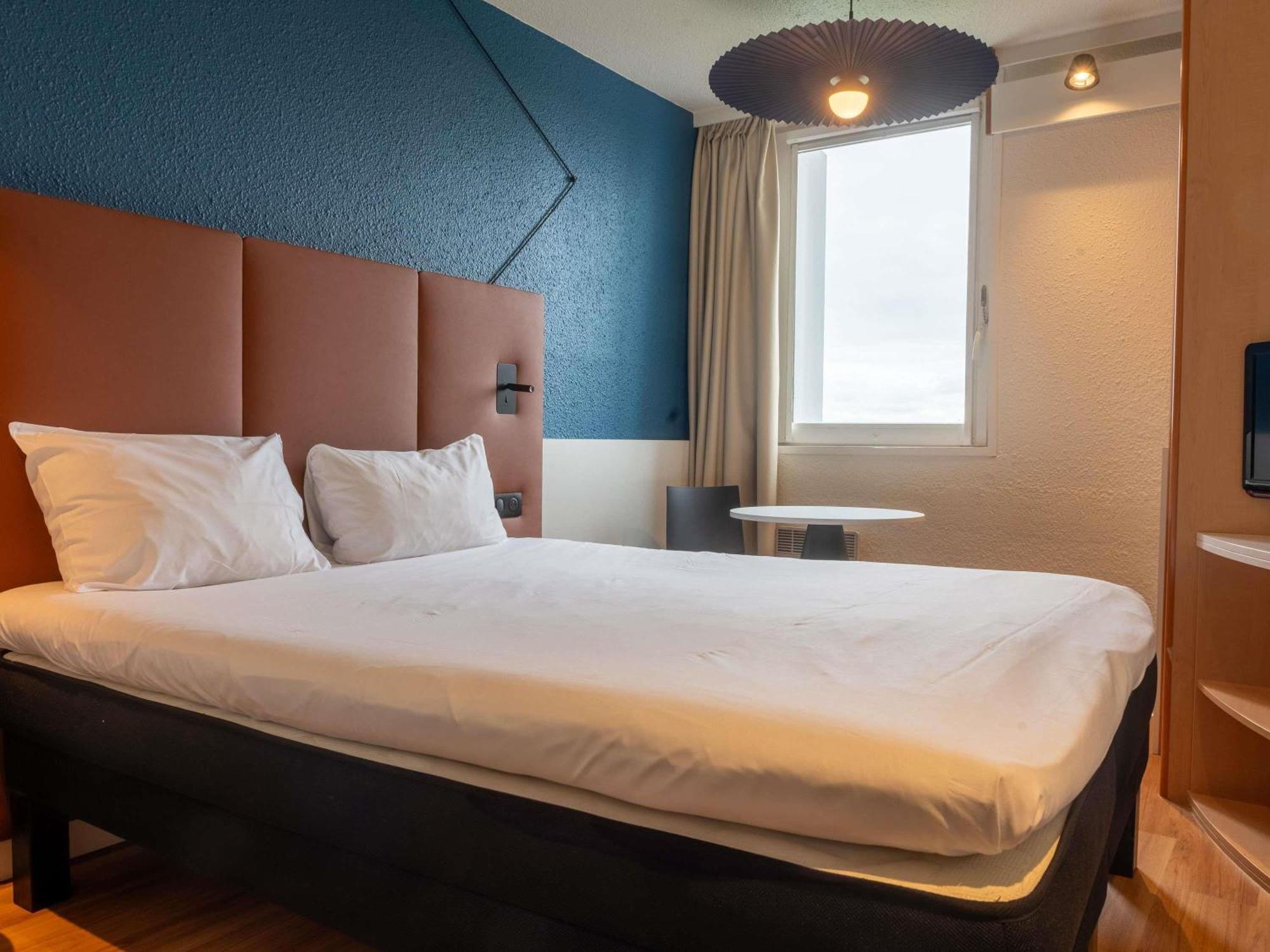 Ibis Lyon Est Bron Hotel Ngoại thất bức ảnh
