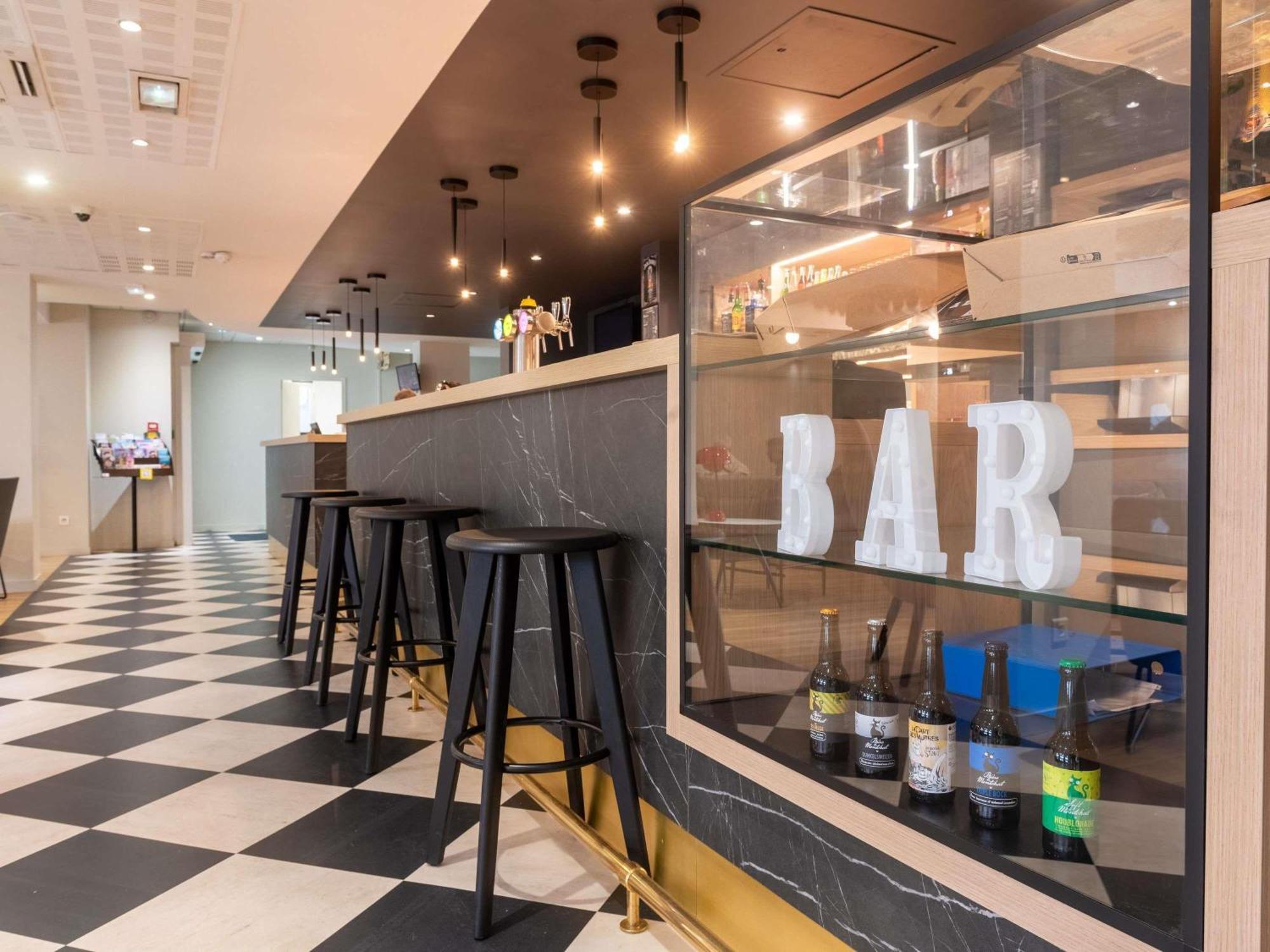 Ibis Lyon Est Bron Hotel Ngoại thất bức ảnh