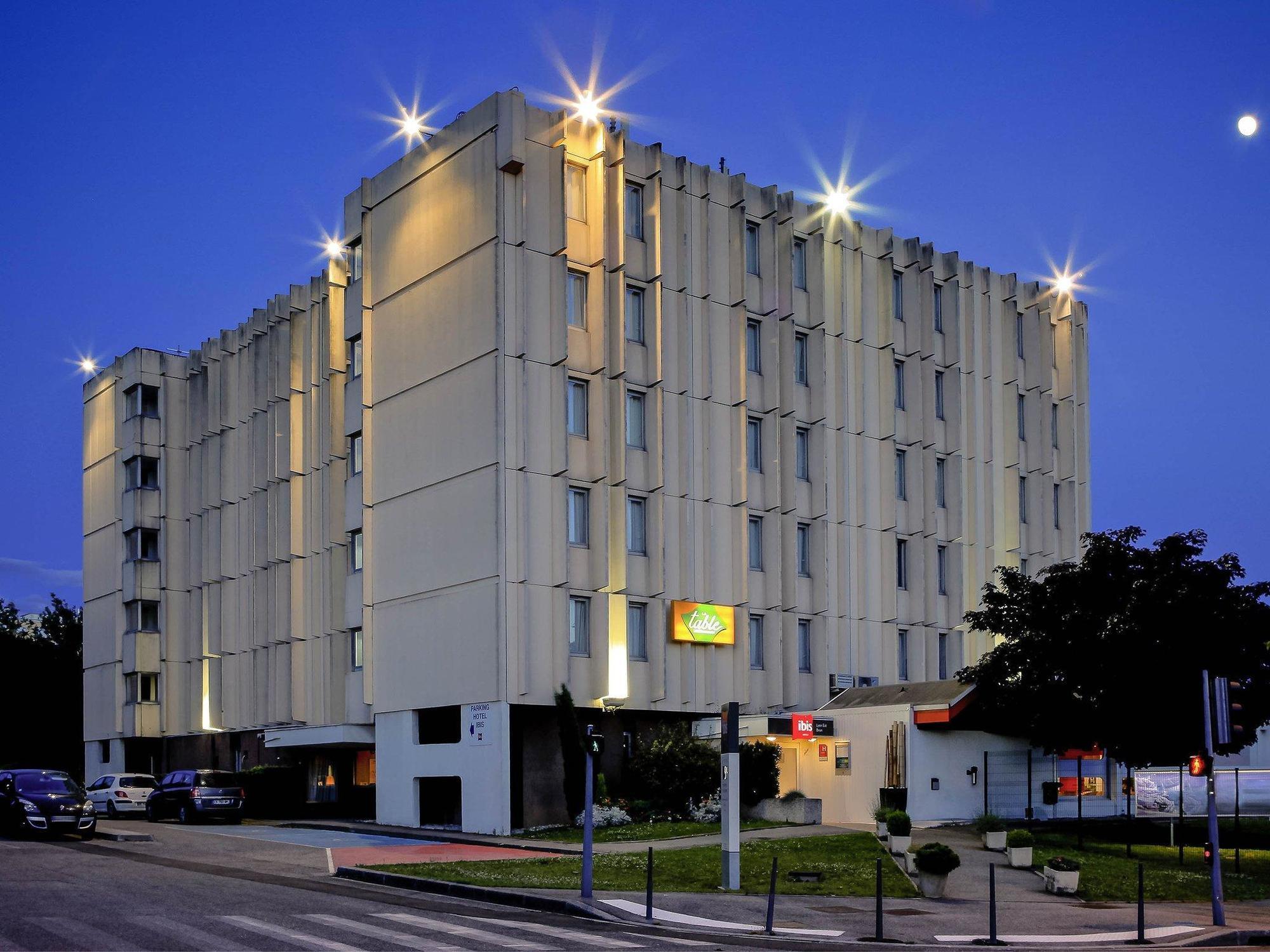 Ibis Lyon Est Bron Hotel Ngoại thất bức ảnh